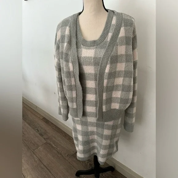Sincerely Jule’s Plaid Women's Sweater Two Piece Set - Picture 1 of 9